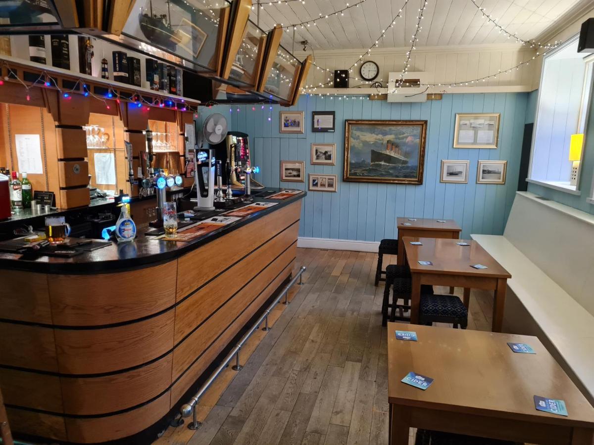 The Hope And Anchor Hotell Goodwick Exteriör bild