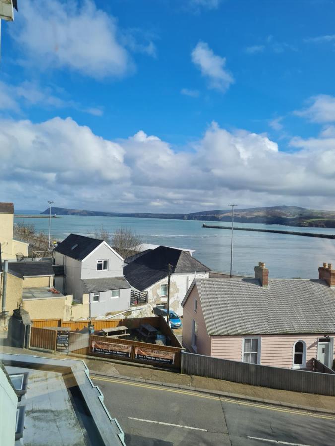 The Hope And Anchor Hotell Goodwick Exteriör bild